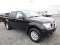 Front 3/4 View of 2017 Nissan Frontier SV Crew Cab 4x4 #1