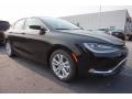 Front 3/4 View of 2017 Chrysler 200 Limited #4