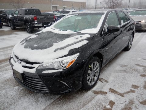 Midnight Black Metallic Toyota Camry XLE.  Click to enlarge.