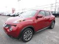Front 3/4 View of 2017 Nissan Juke SL AWD #11