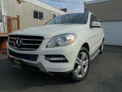 Diamond White Metallic Mercedes-Benz ML 350 4Matic.  Click to enlarge.