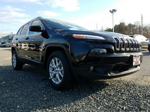 Diamond Black Crystal Pearl Jeep Cherokee Latitude 4x4.  Click to enlarge.
