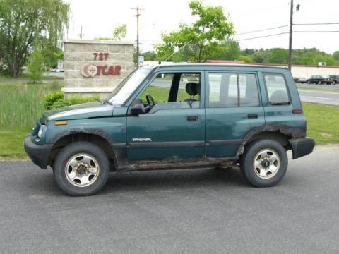 Woodland Green Metallic Geo Tracker Hardtop 4x4.  Click to enlarge.