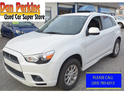 Diamond White Pearl Mitsubishi Outlander Sport ES.  Click to enlarge.