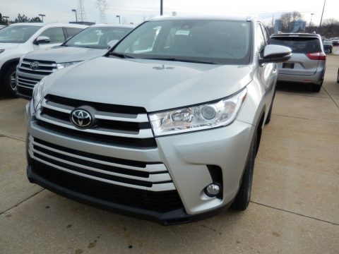 Celestial Silver Metallic Toyota Highlander XLE AWD.  Click to enlarge.