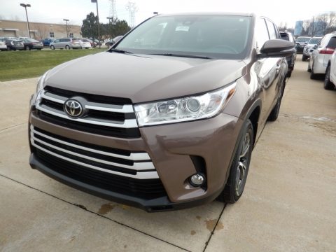 Toasted Walnut Pearl Toyota Highlander LE AWD.  Click to enlarge.