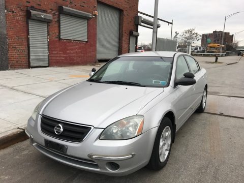 Sheer Silver Metallic Nissan Altima 2.5 S.  Click to enlarge.