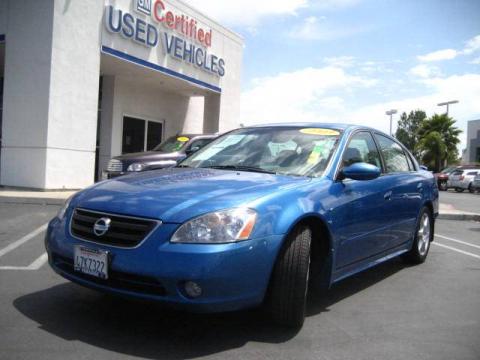 Crystal Blue Nissan Altima 3.5 SE.  Click to enlarge.