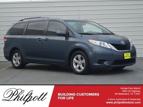 Shoreline Blue Pearl Toyota Sienna LE.  Click to enlarge.