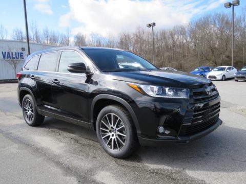 Midnight Black Metallic Toyota Highlander SE.  Click to enlarge.