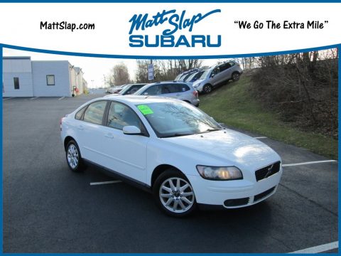 Ice White Volvo S40 T5.  Click to enlarge.
