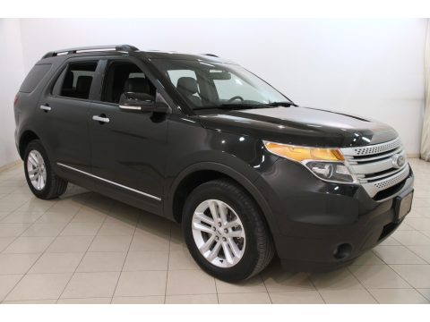 Tuxedo Black Ford Explorer XLT 4WD.  Click to enlarge.