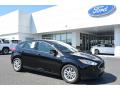 Front 3/4 View of 2017 Ford Focus SE Hatch #1