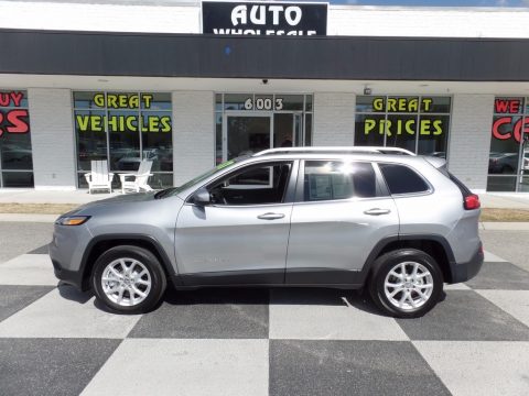 Granite Crystal Metallic Jeep Cherokee Latitude.  Click to enlarge.