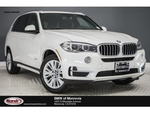 Mineral White Metallic BMW X5 xDrive35i.  Click to enlarge.