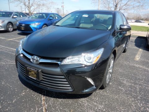 Midnight Black Metallic Toyota Camry XLE.  Click to enlarge.