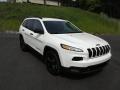 Front 3/4 View of 2017 Jeep Cherokee Sport Altitude #4