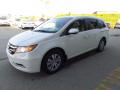 Front 3/4 View of 2017 Honda Odyssey SE #5