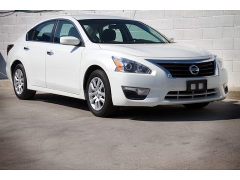 Pearl White Nissan Altima 2.5 S.  Click to enlarge.