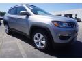Front 3/4 View of 2017 Jeep Compass Latitude #4