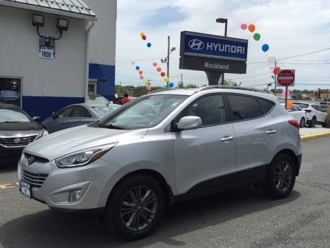 Diamond Silver Hyundai Tucson SE AWD.  Click to enlarge.