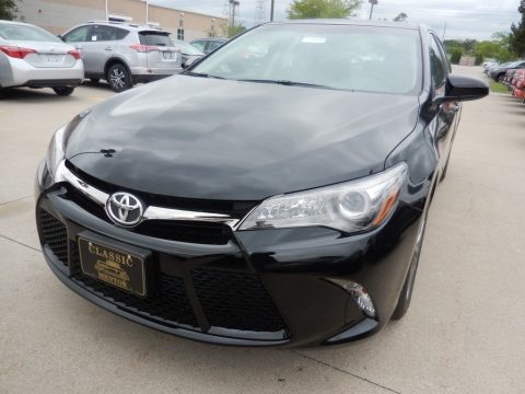 Midnight Black Metallic Toyota Camry SE.  Click to enlarge.