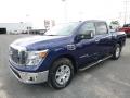 Front 3/4 View of 2017 Nissan Titan SV Crew Cab 4x4 #12