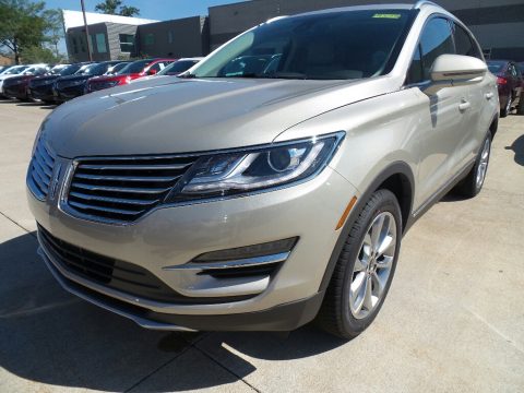 White Platinum Lincoln MKC Select AWD.  Click to enlarge.