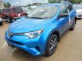 Front 3/4 View of 2017 Toyota RAV4 LE #1