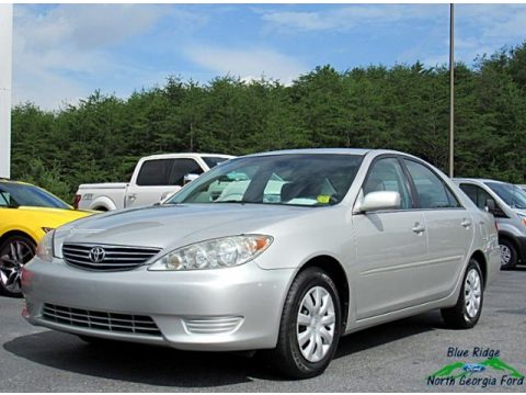 Phantom Gray Pearl Toyota Camry SE.  Click to enlarge.