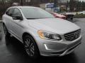 Front 3/4 View of 2017 Volvo XC60 T6 AWD Dynamic #1