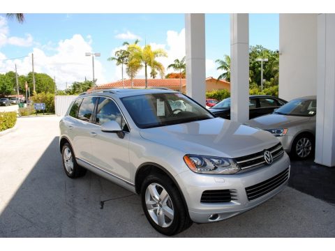 Cool Silver Metallic Volkswagen Touareg V6 Lux 4Motion.  Click to enlarge.