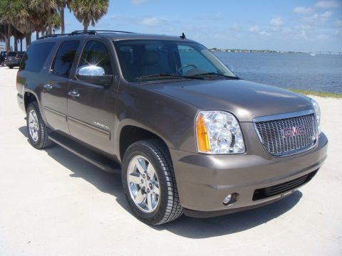 Champagne Silver Metallic GMC Yukon XL SLT.  Click to enlarge.