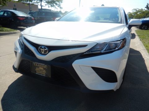 Super White Toyota Camry SE.  Click to enlarge.