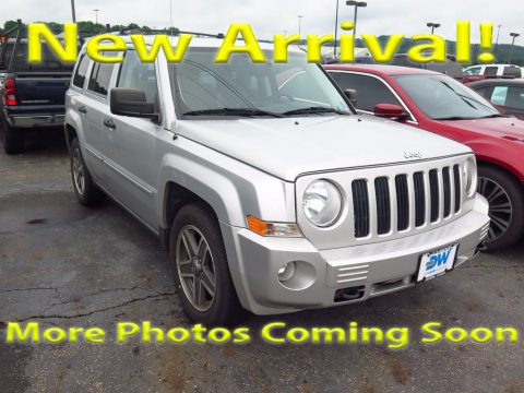 Bright Silver Metallic Jeep Patriot Limited 4x4.  Click to enlarge.