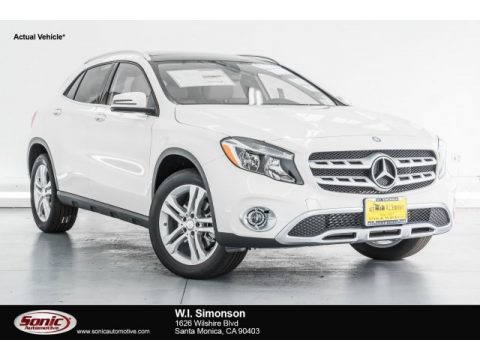 Cirrus White Mercedes-Benz GLA 250 4Matic.  Click to enlarge.