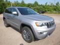Front 3/4 View of 2018 Jeep Grand Cherokee Limited 4x4 #7