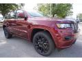 Front 3/4 View of 2018 Jeep Grand Cherokee Altitude #4