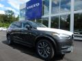 Front 3/4 View of 2018 Volvo XC90 T6 AWD Momentum #1