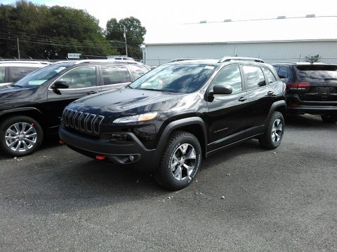 Diamond Black Crystal Pearl Jeep Cherokee Trailhawk 4x4.  Click to enlarge.