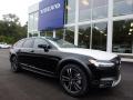 Front 3/4 View of 2018 Volvo V90 Cross Country T5 AWD #1