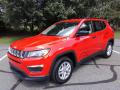 Front 3/4 View of 2018 Jeep Compass Sport #2