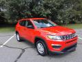 Front 3/4 View of 2018 Jeep Compass Sport #4