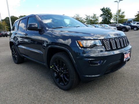 Diamond Black Crystal Pearl Jeep Grand Cherokee Laredo 4x4.  Click to enlarge.