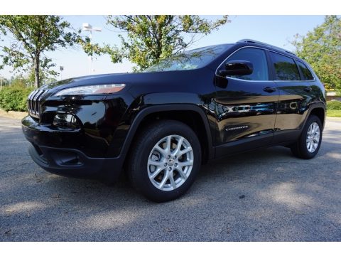 Diamond Black Crystal Pearl Jeep Cherokee Latitude.  Click to enlarge.