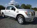 Front 3/4 View of 2017 Nissan Titan SV Crew Cab 4x4 #1