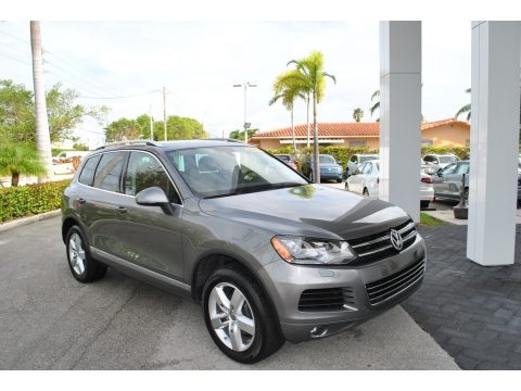 Canyon Gray Metallic Volkswagen Touareg V6 Lux 4Motion.  Click to enlarge.