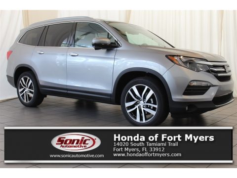 Lunar Silver Metallic Honda Pilot Touring.  Click to enlarge.