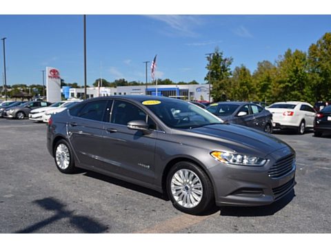 Sterling Gray Ford Fusion Hybrid SE.  Click to enlarge.