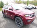 Front 3/4 View of 2018 Jeep Grand Cherokee Altitude 4x4 #7